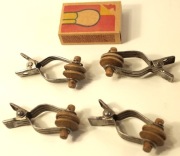Antyk. Stalowe Żabki do Upinania Zasłon z Drewnianymi Klipsami