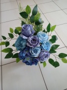 STROIK NA GRÓB CMENTARZ BUKIET KOMPOZYCJA Sztuczne Niebieskie Kwiaty 