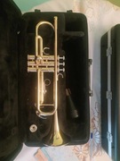Trąbka Yamaha z tłumikiem i futerałem 