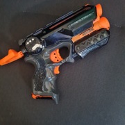 Blaster NERF FireStrike z działającym laserem