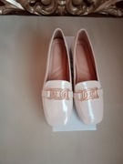 Modne lakierowane buty. Modne lakierowane buty. Kolor - beżowy. 