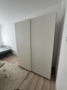 Biała szafa w idealnym stanie