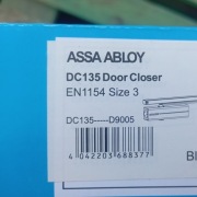 Samozamykcz DC135 black