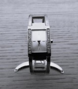 ZEGAREK DAMSKI Z CYRKONIAMI AVON NIEUŻYWANY