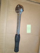 Stara grzechotka metalowa 1/2"