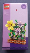 LEGO Okolicznościowe 40683 - Kompozycja kwiatowa na kratce