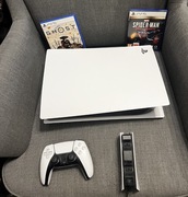 Konsola Playstation 5 z napędem, pad, stacja ładująca pady  i 2 gry