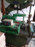 Piła taśmowa  z posuwem do cięcia lameli i obłogów