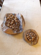 Dwie misy z drewna tekowego