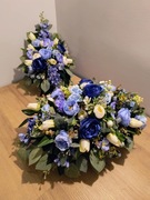 Stroik na grób, kompozycja na cmentarz, wiązanka z wazonem tulipany . ST56k