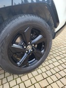 Komplet felg 18 cali toyota rav4 hybrid z oponami letnimi tpms