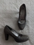 Szare brązowe khaki włoskie skórzane buty na obcasie szpilki Fonnesberg 38