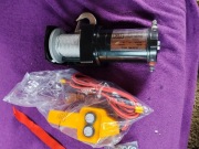 WYCIĄGARKA WCIĄGARKA AKUMULATOROWA do Quada PŁUGA 12V 2000LBS 907kg + PILOT