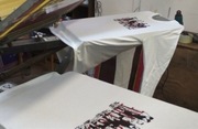 Sitodruk, grafik, haft, DTF, aplikacja dżetów, guma, usługi krawieckie.