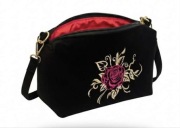 Aksamitna torebka z haftem – czarna, elegancka, unikat– PROMOCJA