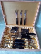 Komplet sztućców  stołowych  Gerlach w bakelitowych rączkach 