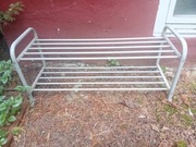 metalowy stojak na buty