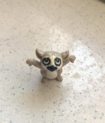 Noons Lemur Kinder Niespodzianka surprise, mała figurka ok.2 cm.