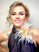 Broszka ze strusich piór Ombre brzoskwionowa