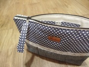 Kosmetyczka, tkanina w białe kropki i grubszy len w kolorze jeans 