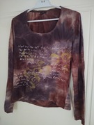 Sportowa bluzeczka o ciekawym wzorze i kolorach