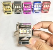 BRELOK JEDNORĘKI BANDYTA  