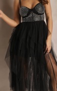 Czarna Sukienka z Tiulowymi Falbanami i Błyszczącym Gorsetem
