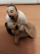 Figurka porcelanowa postać mnicha