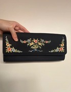 Torebka kopertówka czarna z haftem
