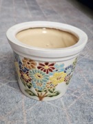 Doniczka ceramiczna rzeźbiony wzór kwiaty