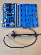 Hydrauliczny ściągacz do wtryskiwaczy