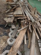 Drewno, deski pozostałości po budowie