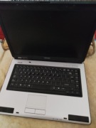 Laptop Toshiba z procesorem Intel, dyskiem oraz napędem DVD RW