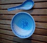 Miseczka z łyżką z chińskiej porcelany ryżowej 