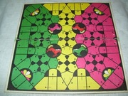 Plansza do gry w stylu chińczyka o nazwie Gonitwa na 102