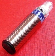 FOTOKOMÓRKA CZUJNIK OPTYCZNYM18 Sn=0,6m PNP NO XUB5BPANM12