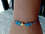 Niebieska bransoletka krzyż kamienie kocie oko