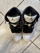 Air Jordan 1  mid reversed panda 