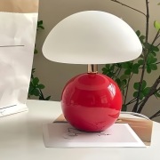 Lampka stołowa biurkowa nocna mała elegancka czerwona szkło metal tworzywo
