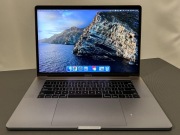 MacBook Pro 15,4” Late 2016 i7 16GB Radeon Pro 450 SSD 256GB Touch Bar
