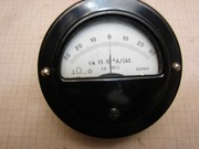 Przyrząd magnetoelektryczny z zerem po środku