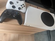 Xbox Series S + dwa pady bezprzewodowe 