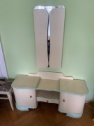 Przedwojenna toaletka z lustrem