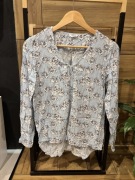 Bluzka niebieska w kwiaty