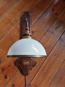 Stary kinkiet z drewnianą podstawą 