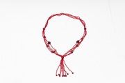 Naszyjnik z czerwonych koralików – etniczny, boho, z frędzlami