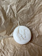 Świeca sojowa Księżyc z twarzami handmade vegan minimal aesthetic prezent