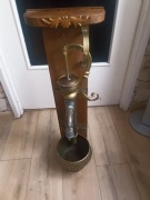 Zabytkowa pompa fontanna 