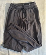 Szare spodnie dresowe Cropp