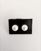 kolczyki perełki – klasyczne białe sztyfty eleganckie